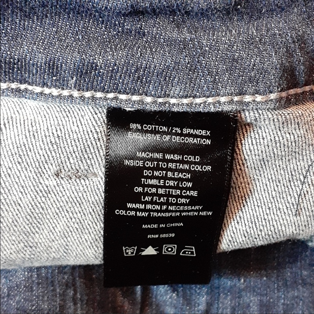 Kut from the Kloth jean shorts - Picture 4 of 4